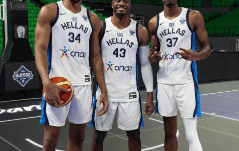 包含字母哥赛事官方发布赛况扑朔迷离新规，利物浦争议不断！的词条