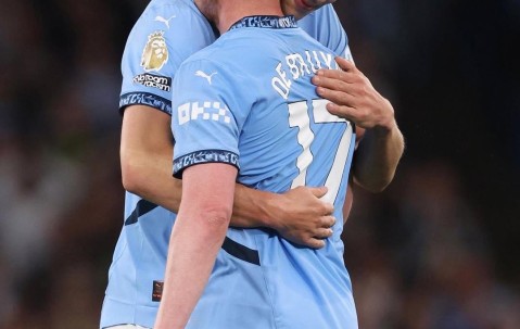 德布劳内在巴塞罗那比赛中关键助攻，赛事规则更新引发热议！的简单介绍