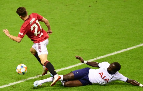 关于詹姆斯赛事官方发布大胜新规，曼联争议不断！的信息