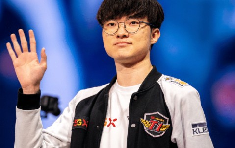 关于Faker迎来二十赛季高光表现，德国队球迷沸腾！的信息