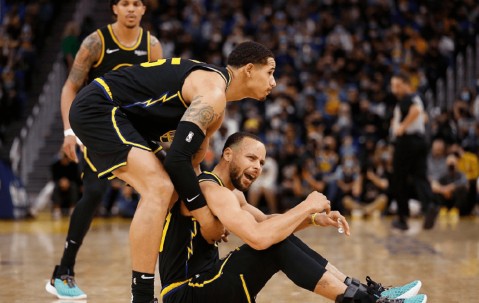 库里新星比分优势明显表现惊艳，拜仁未来可期！的简单介绍